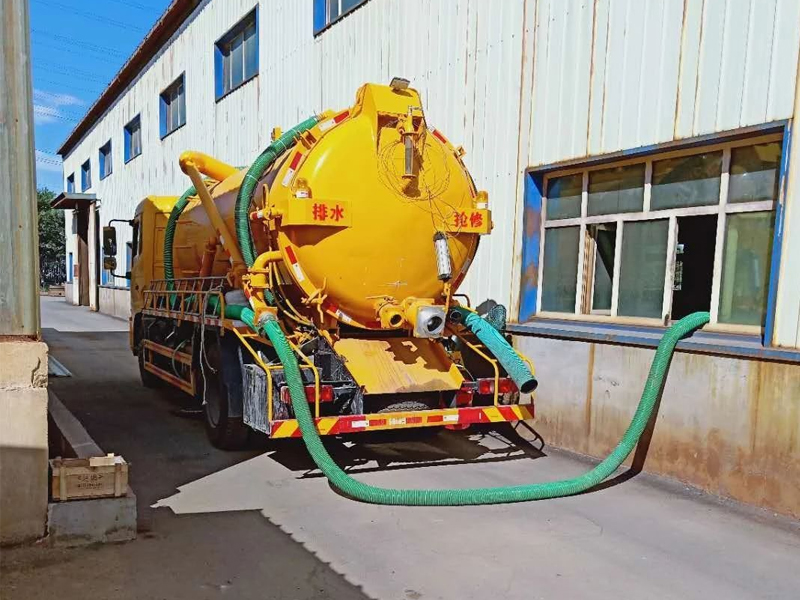 裴家桥厂区化粪池清理